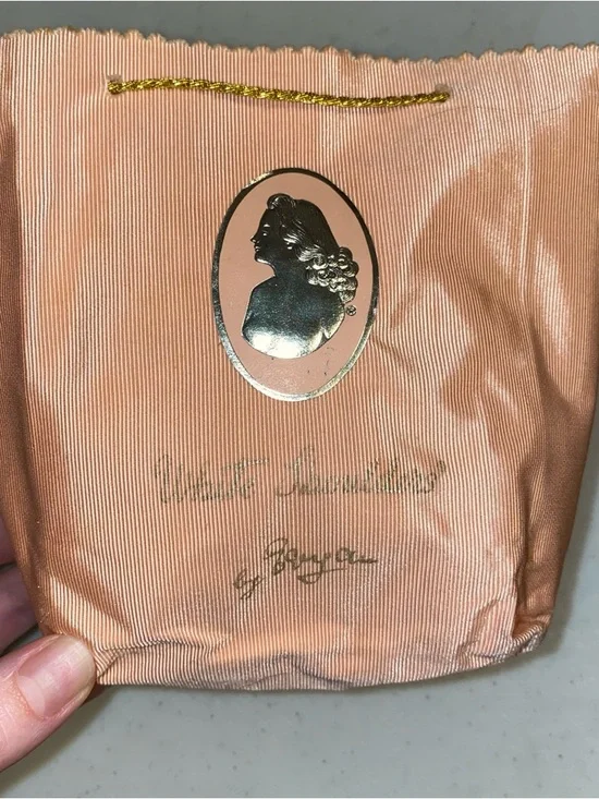 Vintage White Shoulders by Evyan Drawstring Cosmetic Pouch - Picture 3 of 6